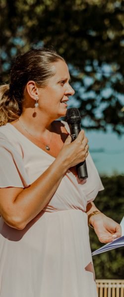 officiante de cérémonie laïque Toulouse, Carcassonne, Pamiers, Castres. Design de cérémonie, papeterie de mariage artisanale